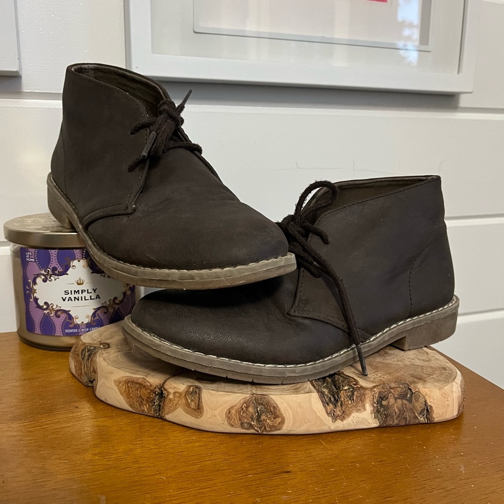 Children’s Place Dark Brown Dress Boot with laces, Size 4, great used condition